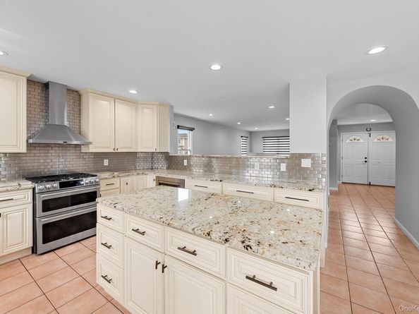 458 Mineola Avenue, Carle Place NY 11514