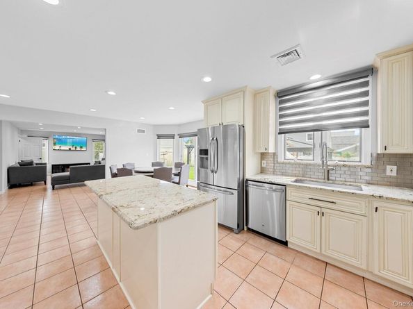 458 Mineola Avenue, Carle Place NY 11514