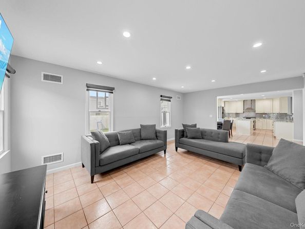 458 Mineola Avenue, Carle Place NY 11514