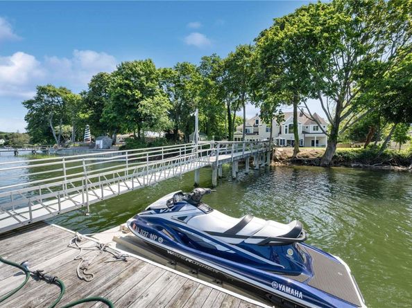 18 Cedar Lane, Setauket NY 11733