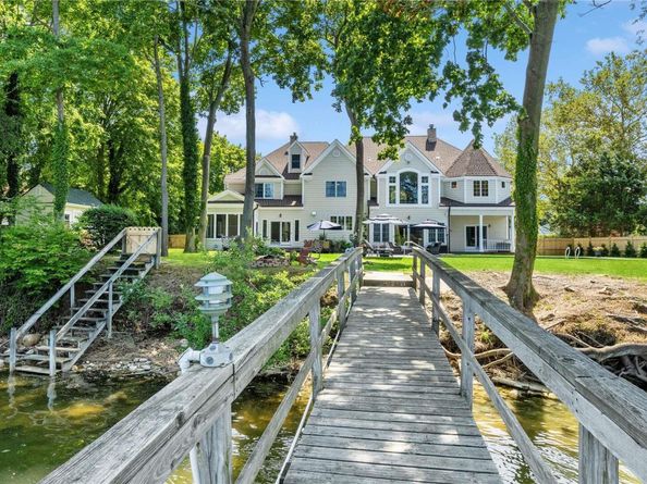 18 Cedar Lane, Setauket NY 11733