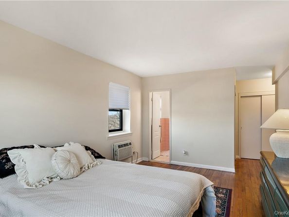 1910 Pelham Parkway S 5C, Bronx NY 10461