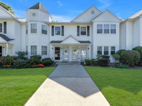 25 Victorian Lane, Medford NY 11763