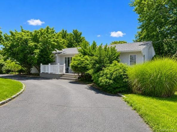 6 Flushing Street, Holtsville NY 11742