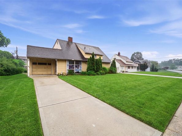 161 Duckpond Drive N, Wantagh NY 11793