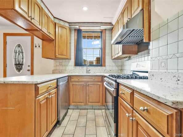 2033 28th Street, Astoria NY 11105