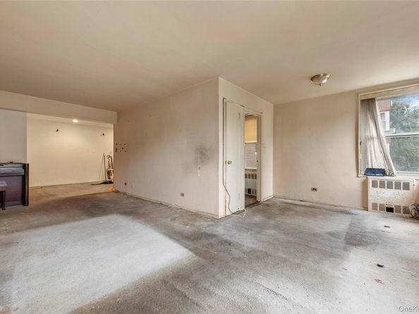 209-25 18th Avenue 2G, Bayside NY 11360