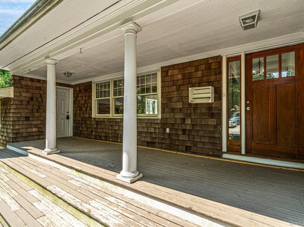20 Dolphin Way, Riverhead NY 11901