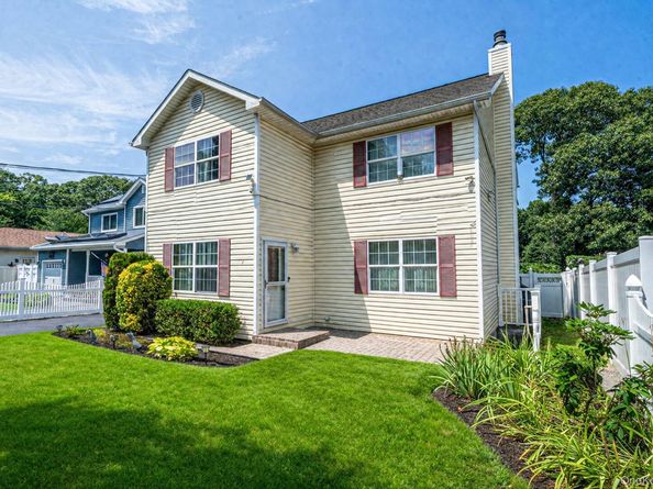 37 Champlin Street, Ronkonkoma NY 11779