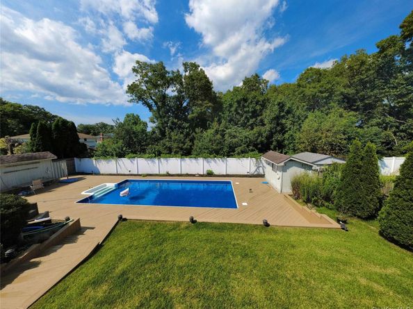 29 Sandy Hollow Drive, Smithtown NY 11787