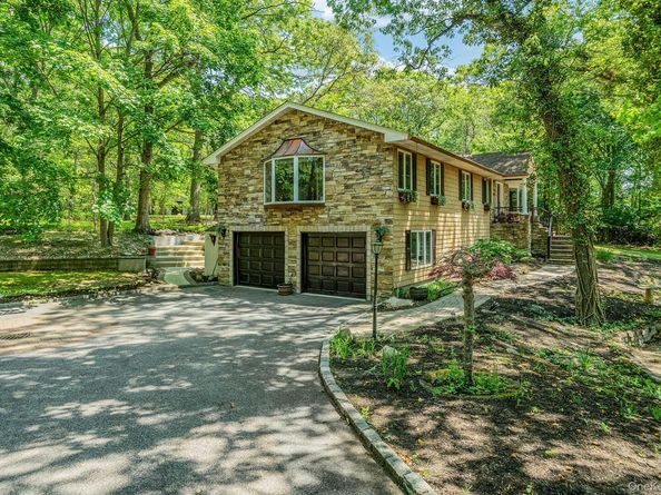 5 Valerie Court, Yaphank NY 11980