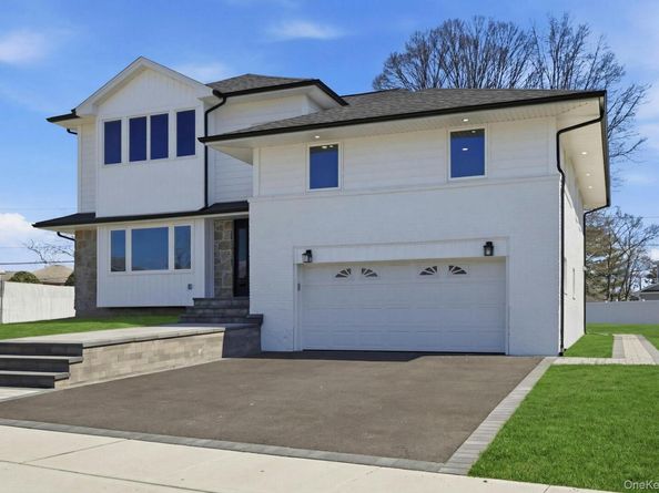 2040 Wellington Court, Westbury NY 11590