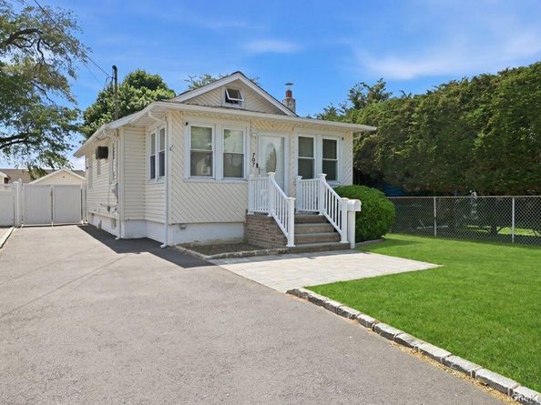 707 5th Street S, Lindenhurst NY 11757
