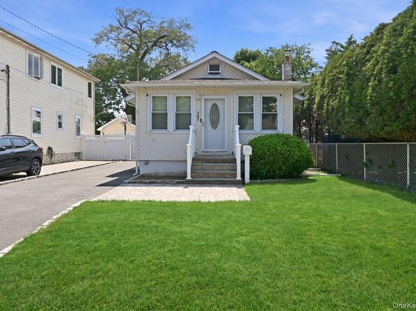 707 5th Street S, Lindenhurst NY 11757