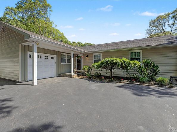 75 Summit Drive, Smithtown NY 11787