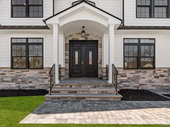 10 Lee Place, Old Bethpage NY 11804