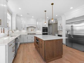 10 Lee Place, Old Bethpage NY 11804