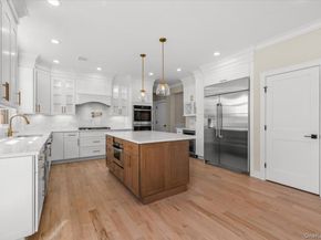 10 Lee Place, Old Bethpage NY 11804