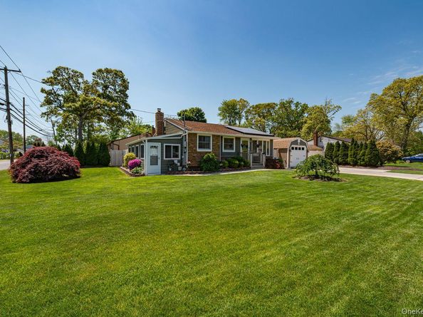 8 Oswego Drive, Bay Shore NY 11706