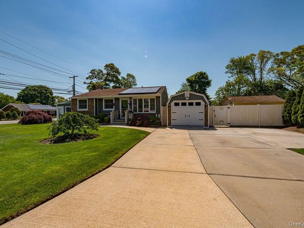 8 Oswego Drive, Bay Shore NY 11706