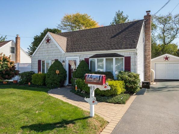 89 Birch Avenue E, Farmingdale NY 11735