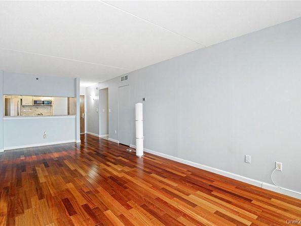 4 Martine Avenue 1411, White Plains NY 10606