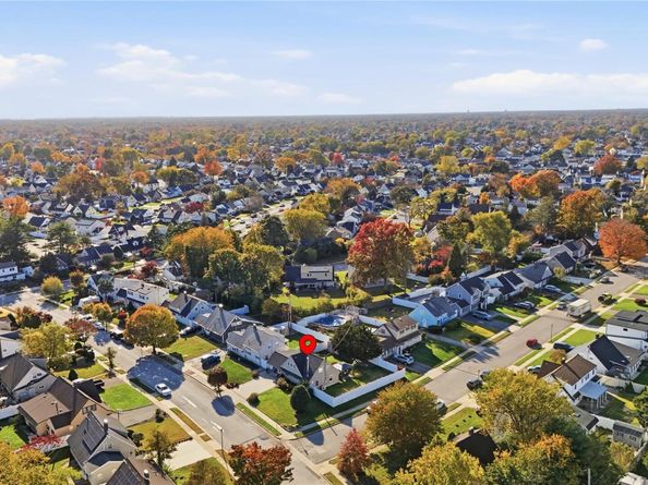30 Low Lane, Levittown NY 11756