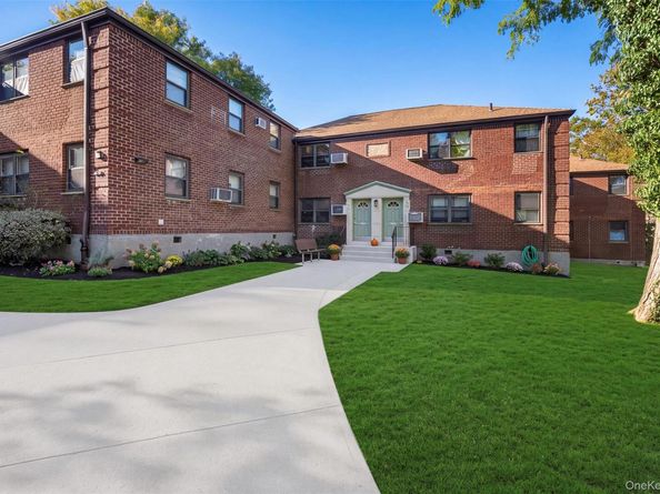 57-74 246th Crescent 5774, Douglaston NY 11362