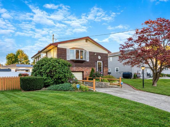 225 Neptune Avenue, West Babylon NY 11704
