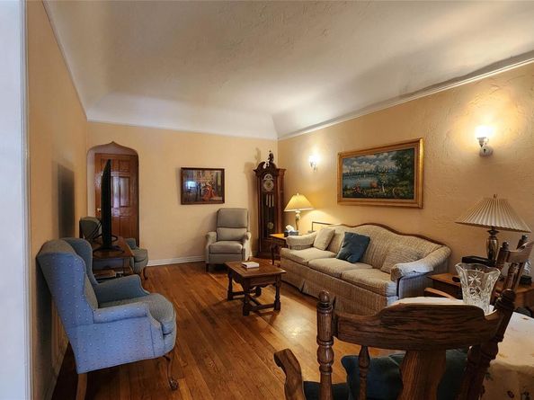 79-04 Kneeland Avenue, Elmhurst NY 11373