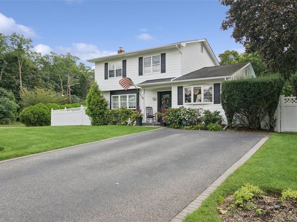 50 Plane Tree Lane, Saint James NY 11780