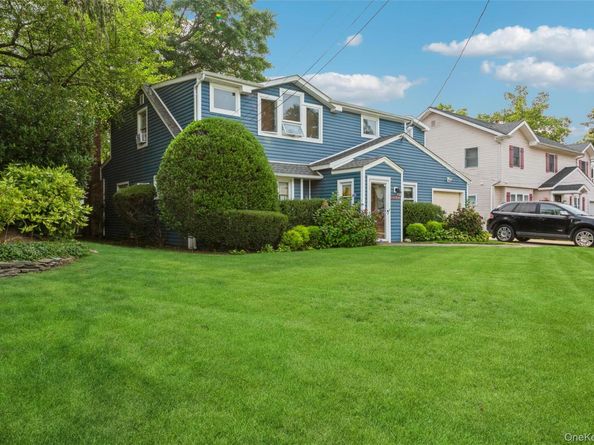 1423 Sturl Avenue, Hewlett NY 11557