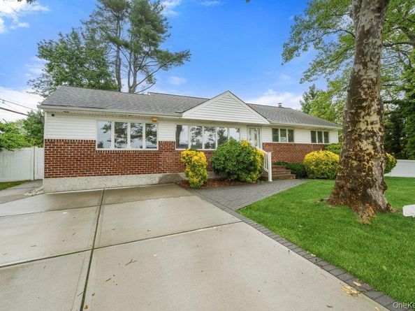 26 Sheridan Street, Old Bethpage NY 11804