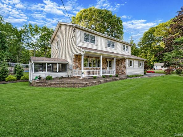 93 N Country Road, Shoreham NY 11786