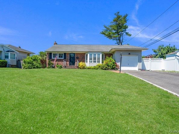 4 Balsam Lane, Commack NY 11725