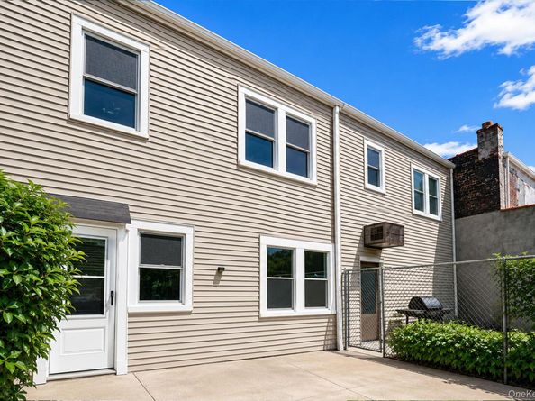 12212 Montauk Street, Springfield Gardens NY 11413
