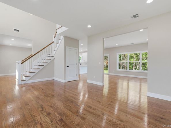 46 Washington Avenue S, Centereach NY 11720