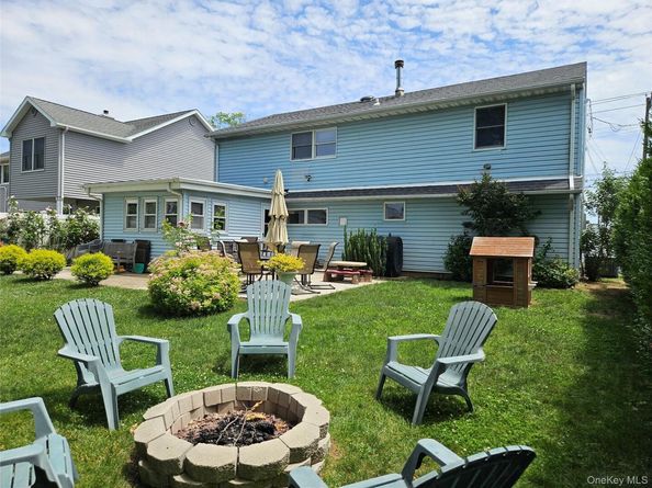 161 Arlyn Drive W, Massapequa NY 11758
