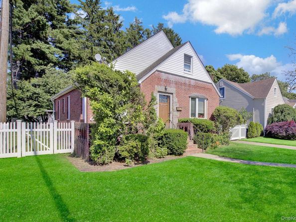 32 Celler Avenue, New Hyde Park NY 11040