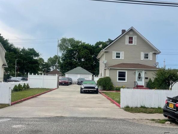10 1st Avenue, Central Islip NY 11722