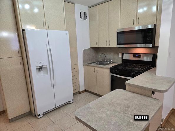 150 W End Avenue 3E, Brooklyn NY 11235