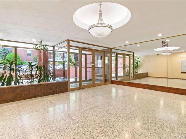 66-10 Thornton Place 2E, Rego Park NY 11374