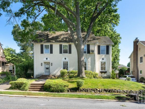 12 Carolina Road, Douglaston NY 11362