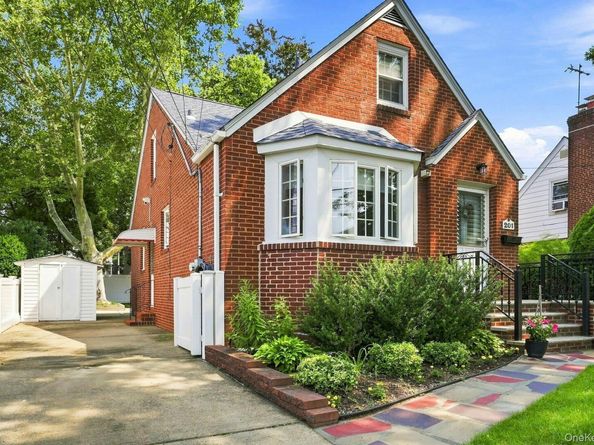 201 E Chester Street, Valley Stream NY 11580