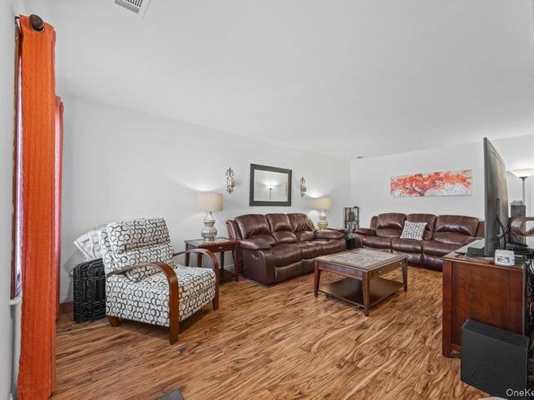 21 Alhambra Drive, Oceanside NY 11572