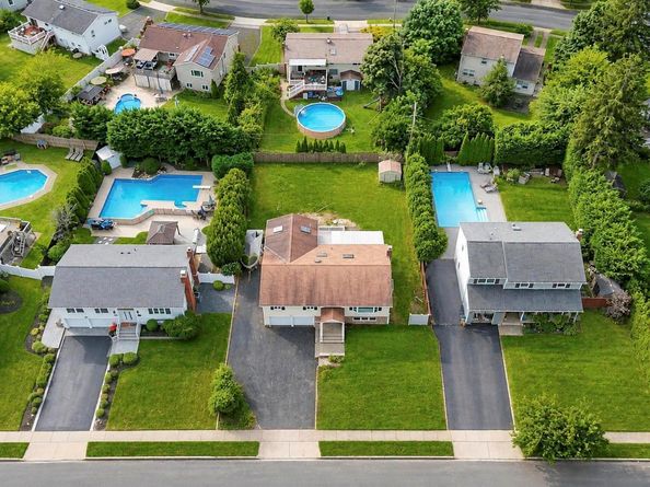 18 Dexter Lane, Kings Park NY 11754