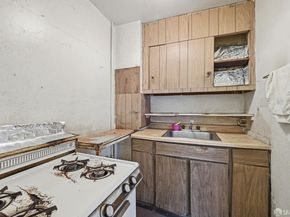 847 Greenwich Street, San Francisco CA 94133