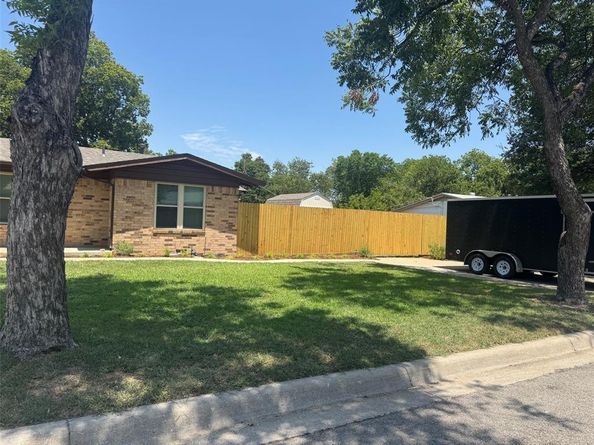 9216  Raymond Avenue , White Settlement Texas 76108