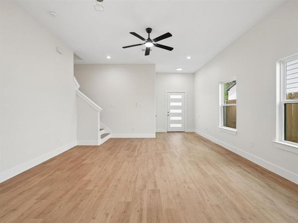 826  Stamps Avenue , Fort Worth Texas 76114