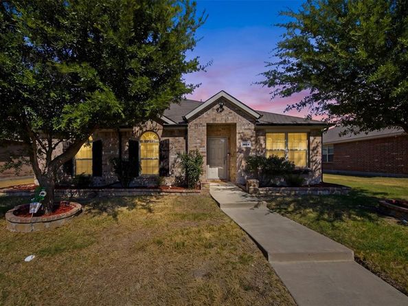 1612  Ambercrest Drive , Lancaster Texas 75146
